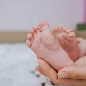 Gedragen In zoomen Roei uit Koude, paarse voetjes bij je baby? Dat komt hierdoor